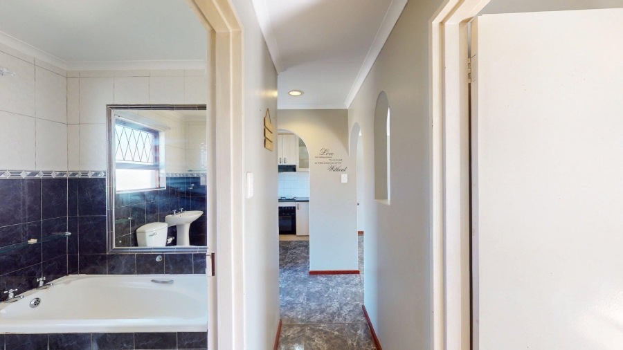 2 Bedroom Property for Sale in Kabega Park Eastern Cape